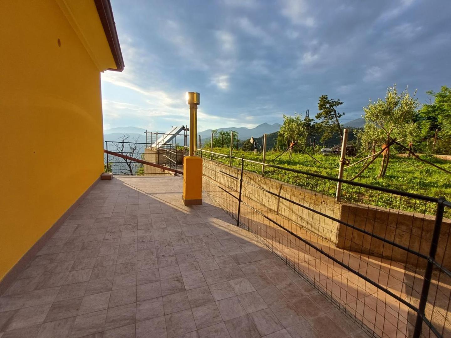 Joivy Villa Guanna - Charming Flat With Garden Bracco Bagian luar foto