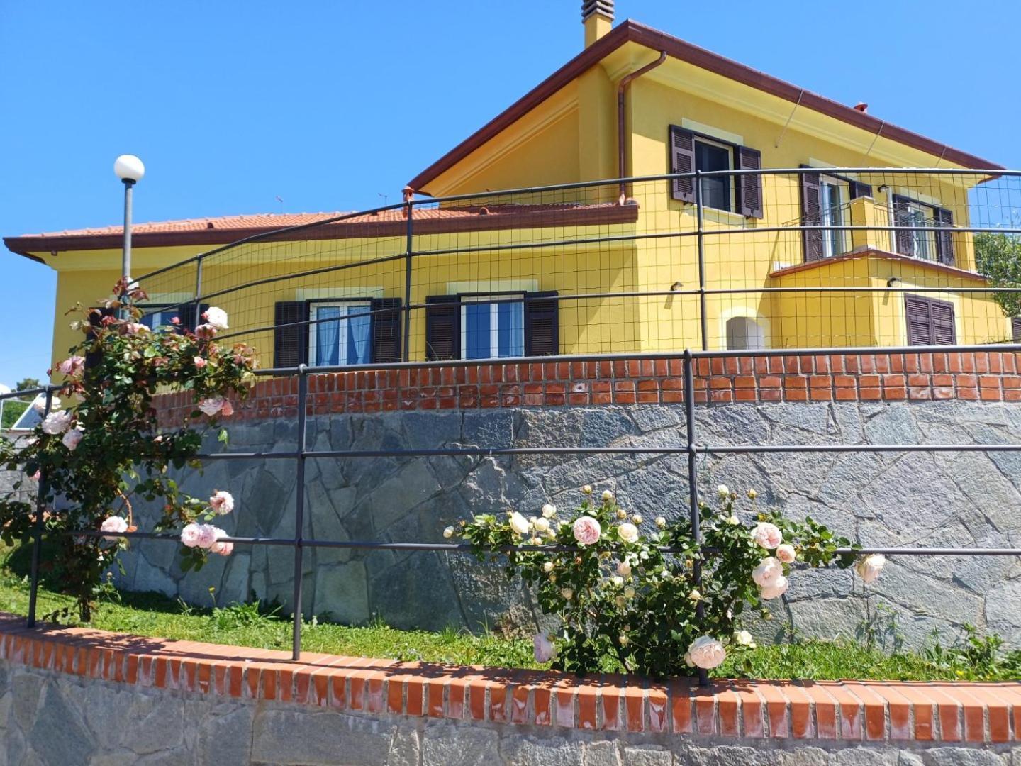 Joivy Villa Guanna - Charming Flat With Garden Bracco Bagian luar foto