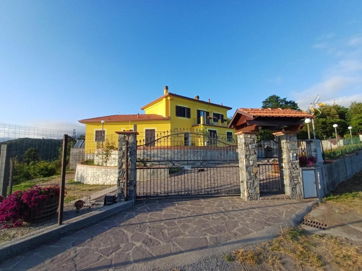 Joivy Villa Guanna - Charming Flat With Garden Bracco Bagian luar foto